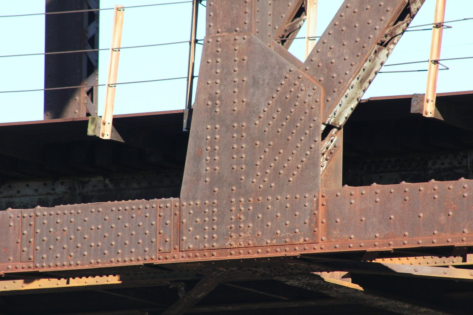 Lower connection, truss span (span #6)